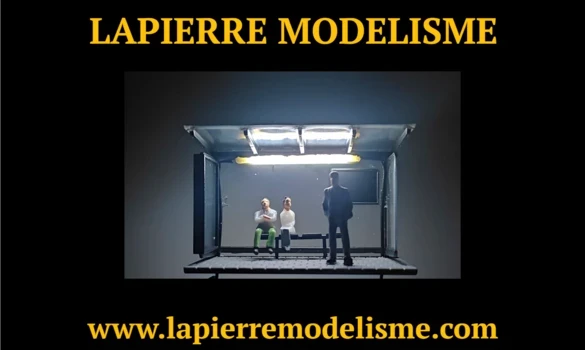 Abris bus gris éclairé