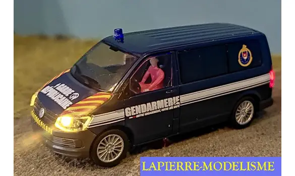 VW T6 garde répubicaine éclairé