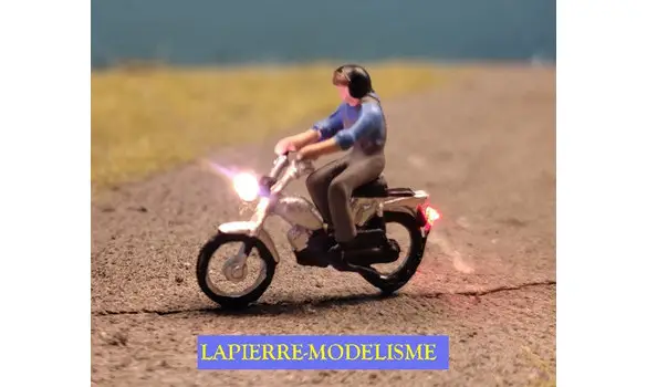 Moto éclairé 19